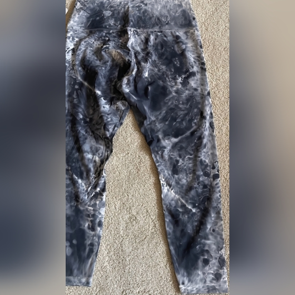 Lululemon Wunder Under HR Tight 25" Gray and White Tie-Dye Leggings, 12 - Picture 5 of 6